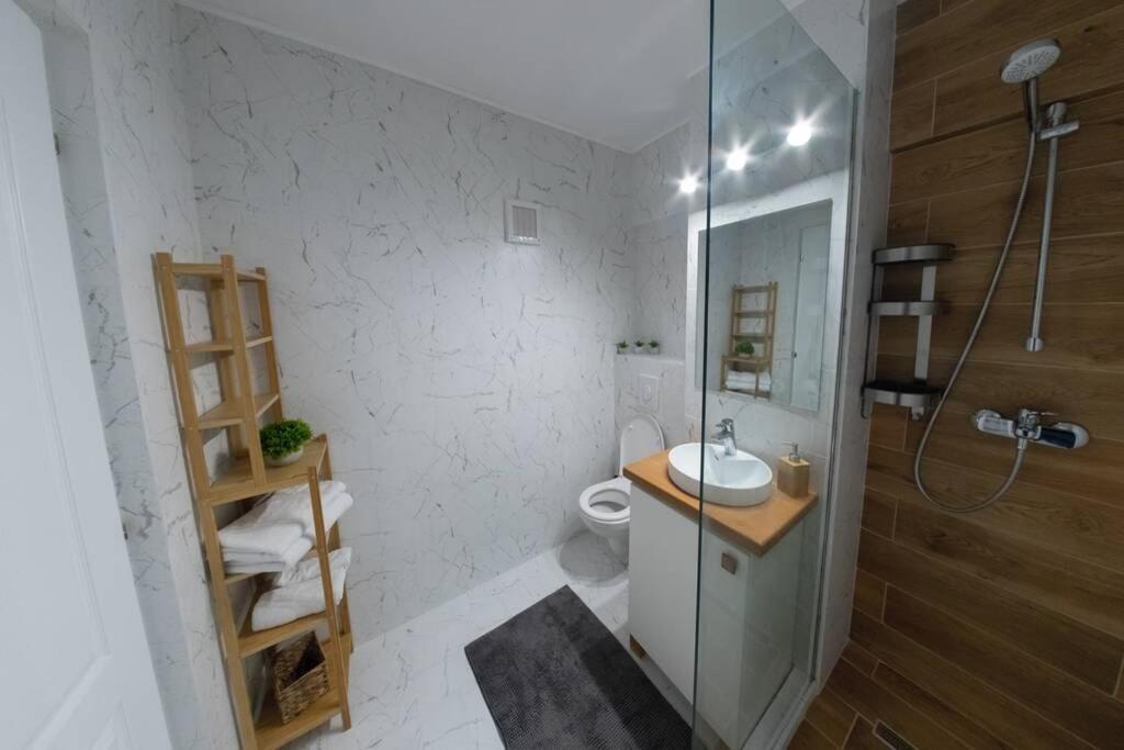 Studio With A View In City Center Targoviste Buitenkant foto